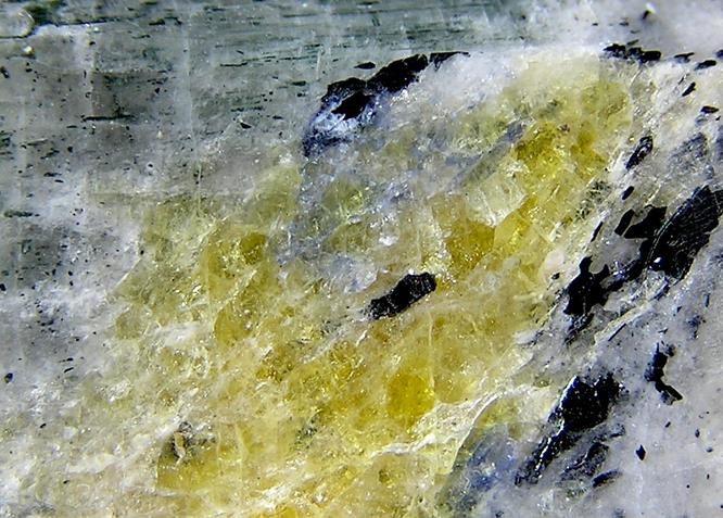 cancrinite1.jpg
