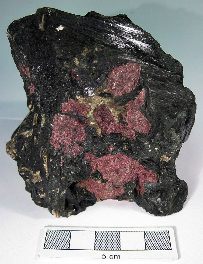 eudyalite(pegmatite).jpg